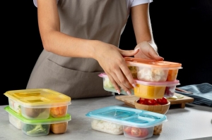 Top 5 Versatile Disposable Plastic Containers for Food Businesses