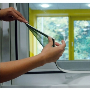 How Do You Choose Between Retractable and Fixed Screens?