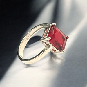 Needs of unique Turkish jewelry ring with red gemstone 