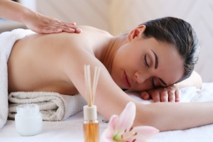 Why Massage Oil for the Body is the Secret to BetterIntimacy