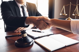 Understanding the Role of a Business Law Attorney