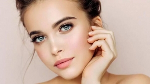 10 Makeup Tricks That Will Instantly Make Your Skin Look Younger