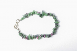 Benefits of a Moss Green Bead Bracelet Design