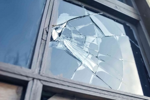 What can cause glass to break?