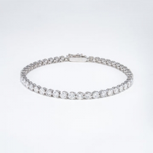 Create a Signature Look with a White Gold Round Diamond Tennis Bracelet