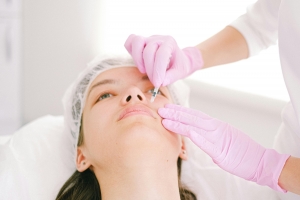 Revitalize your face: 5 non-surgical tips