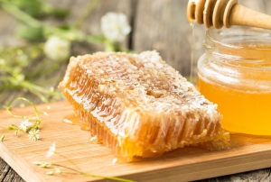 Pure Raw Honey for Sale: Why You Should Choose Nature’s Sweetest Gift