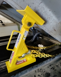 Avoiding Workplace Injuries: The Critical Role of Truck Bed Locks in Repair Safety