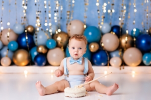 Celebrating Milestones: First Birthday, Family, and Cake Smash Photography in Austin