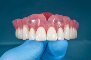 How Can You Find the Best Dentures in Toronto?