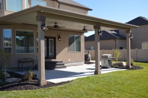 Choosing the Right Custom Patio Covers: Insights from Elite Exteriors Installers