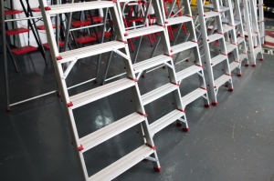 What are the advantages of aluminium ladders over other types?