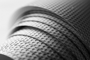 What are the latest trends and key players in the synthetic rubber industry