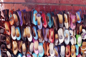 How to Ensure Customer Satisfaction When Selling Used Shoes Wholesale