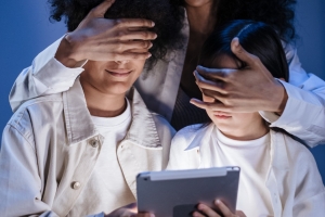 The Impact of Social Media on Teens: Navigating the Benefits and Challenges