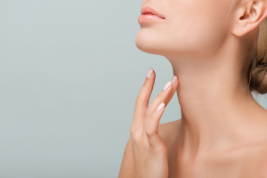 Achieving a Youthful Glow: Nefertiti Lift vs Traditional Facelifts in Dubai