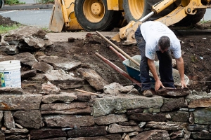 Transform Your Yard with a Stunning Retaining Wall