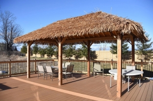 UV-Resistant Synthetic Thatched Reed: The Perfect Solution for Beach Roofs