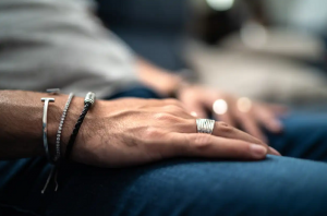 The Rise of Personalized Jewelry for Men in 2024: A Blend of Style, Sentiment, and Spirituality