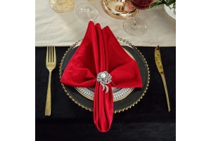 3 Delightful Ways to Add Charm to Your Holiday Table Settings