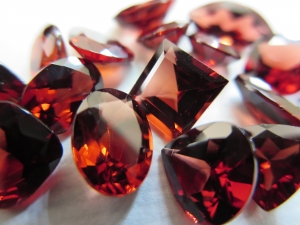 What Are The Benefits Of Using Coloured Gemstones?