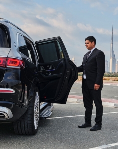 Hire a Car with Driver in Dubai: Gulf Luxury Cars