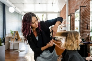 Top Benefits of Going to a Professional Hair Salon