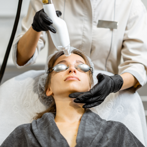 Can fractional CO2 laser help with skin pigmentation, and how much does it cost in Dubai?