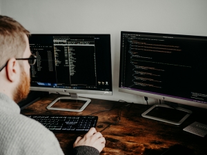 Full Stack Developer Hourly Rate in 2025 [Hiring Cost]
