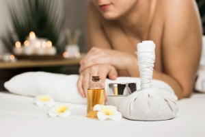 Choosing the Right Massage Oil for Body Relaxation and Romance