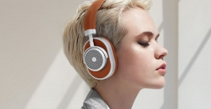 Premium Headphones The Growing  for High-end Audio Gear In Industry Globally