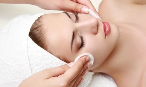 How Ayurvedic Facial Treatments Help You Achieve Ageless Beauty