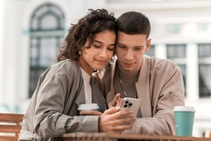 Is a Woman at Chat Line Flirting with Your Boyfriend?