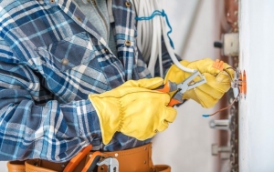 Common Electrical Issues in Dubai Homes and How DEWA-Approved Professionals Solve Them