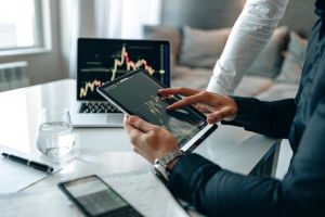 Mstock vs Zerodha: A Detailed Comparison