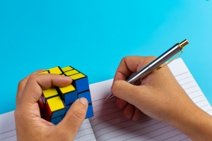 How Rubik’s Cubes Create Lasting Holiday Memories for Kids and Families