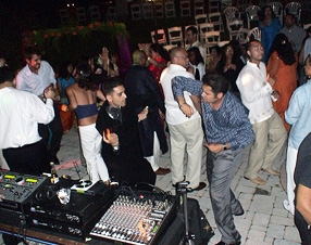 Wedding DJs Maryland: Why You Need a DJ At Your Wedding?