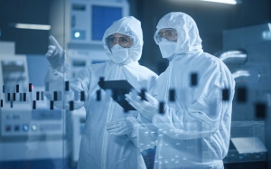 8 Essential Cleanroom Supplies for Maximum Performance and Safety