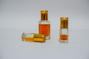 5 Top Oud Perfume Oils: A Sensory Journey That Transcends Time