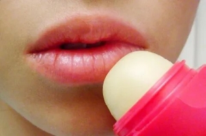 Guide to Choosing the Right Salicylic Acid Lip Balm:
