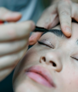 Is Eyelid Surgery Right for You? Consult Glamorous Clinic in Islamabad