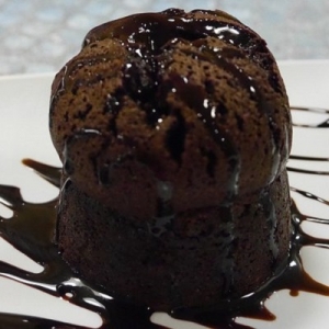 How Dessert Cafés Combine Taste, Texture, and Ambiance in One Experience