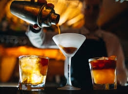 What makes the professional bartender different from others?