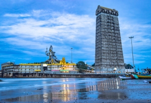 Which is Resorts in Murudeshwar for a Luxurious Stay?