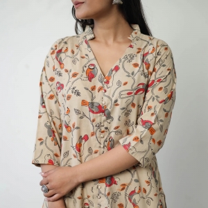 Kalamkari Kurtas: A Blend of Tradition and Style