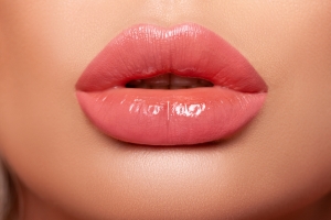 Can Lip Reduction Be Combined with Other Cosmetic Procedures?
