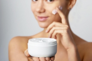 Discover the Science Behind Hydrating Gels for Optimal Skin Moisture: