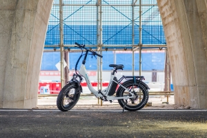 Are fat tire cruiser ebikes more stable?