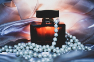 Top 10 Pure Niche Perfume Oils: The New Collectibles of 2025