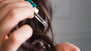 Choosing the Right Hair Serum: Tips for Achieving Healthy, Glossy Hair:
